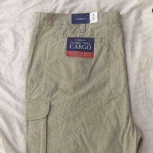 Men’s khaki cargo shorts - NWT